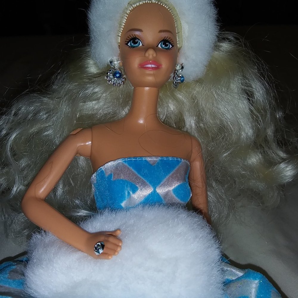 Vintage 1996 Winter Renaissance Evening Elegance Series Special Edition Barbie